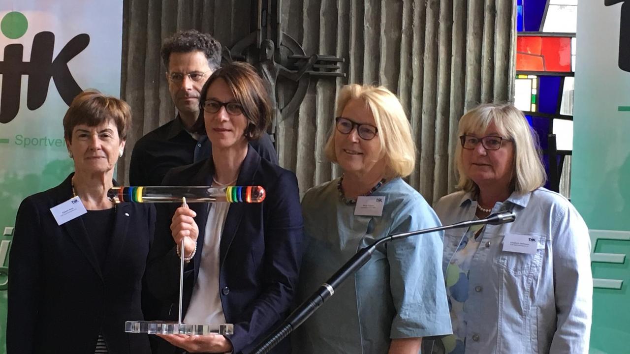 Bettina Rulofs erhält den DJK Ethik-Preis für ihren Kampf gegen sexualisierte Gewalt. 