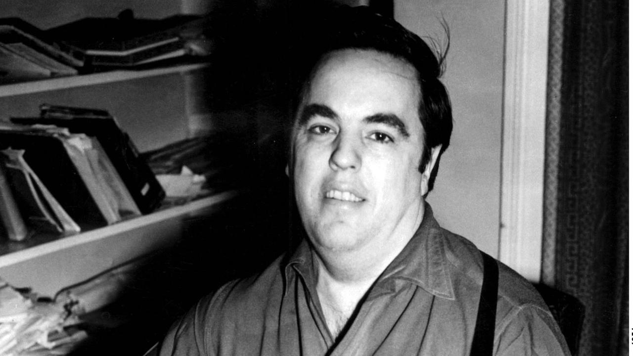 Alan Lomax, US-amerikanischer Sänger und Sammler trationeller Folks-Songs, auf einem Bild in London Februar 1954 Alan Lomax, US-amerikanischer Sänger und Sammler trationeller Folks-Songs, auf einem Bild in London Februar 1954