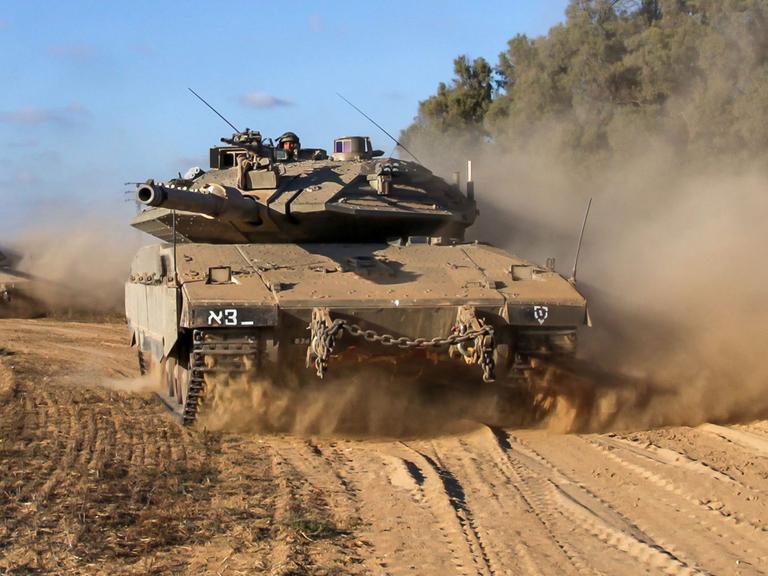 Israel setzt jetzt auch Kampfpanzer im Nahost-Konflikt ein.