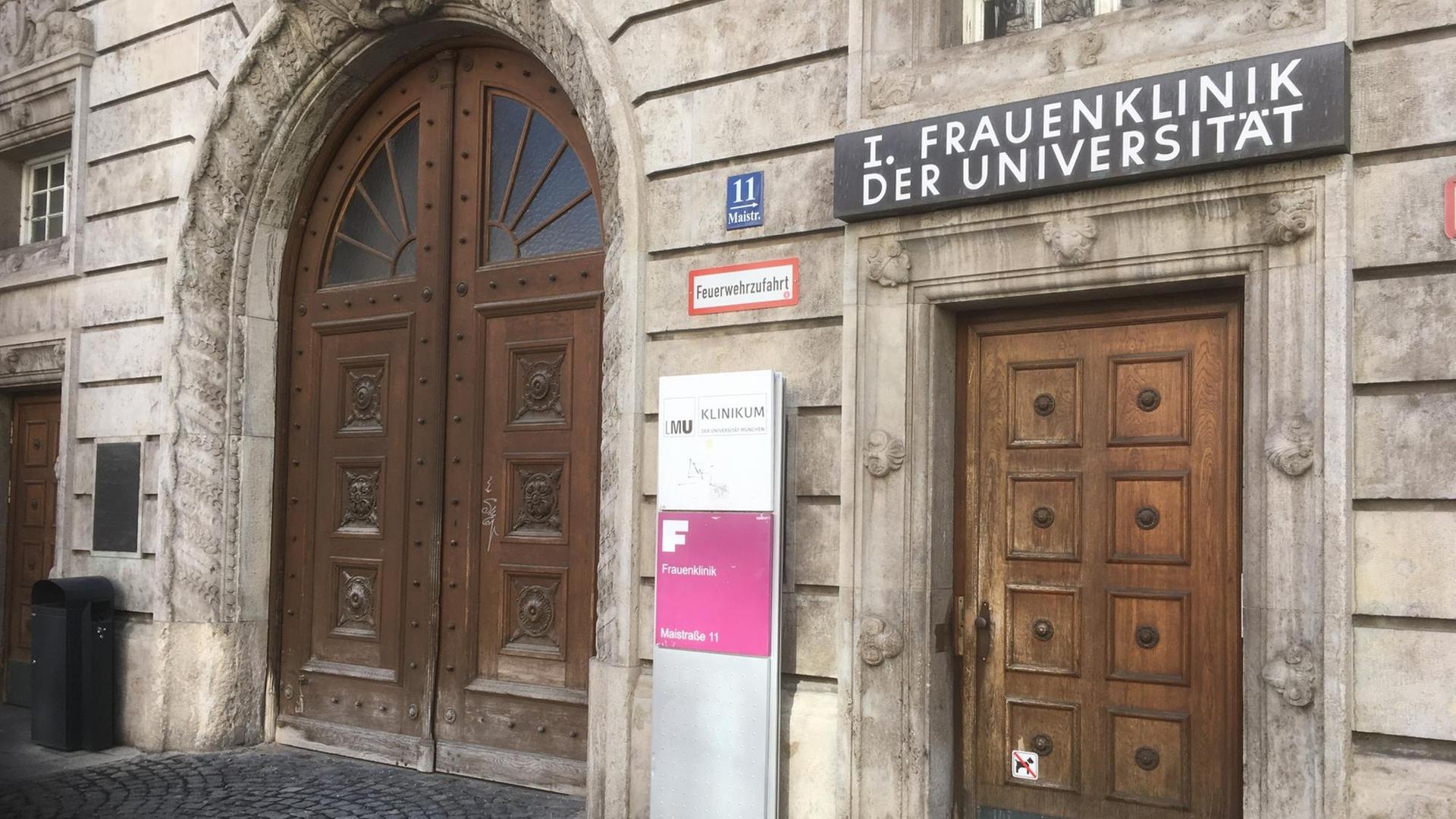 Eingang der Münchner Frauenklinik Eingang der Münchner Frauenklinik