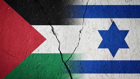 Die Flaggen von Israel und Palästina gehen ineinander über (Bildmontage)