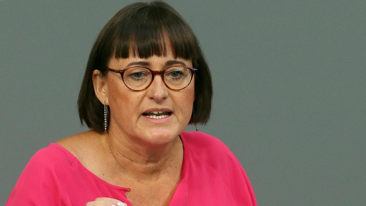 Martina Renner (Die Linke) spricht im Bundestag Martina Renner (Die Linke) spricht im Bundestag
