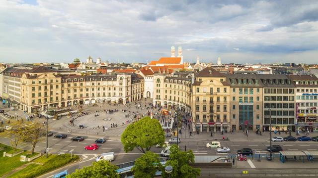Blick auf den Karlsplatz in München