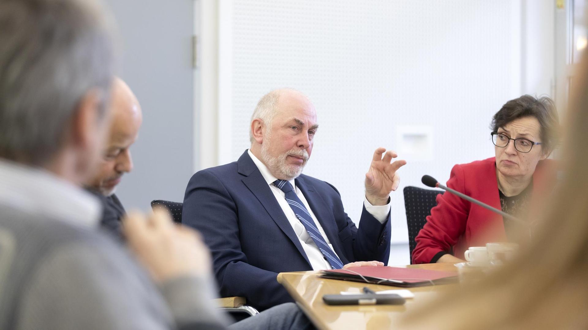 Ulrich Silberbach, Vorsitzender des Deutschen Beamtenbundes, 2019 im Gespräch im Deutschlandfunk Ulrich Silberbach, Vorsitzender des Deutschen Beamtenbundes, 2019 im Gespräch im Deutschlandfunk