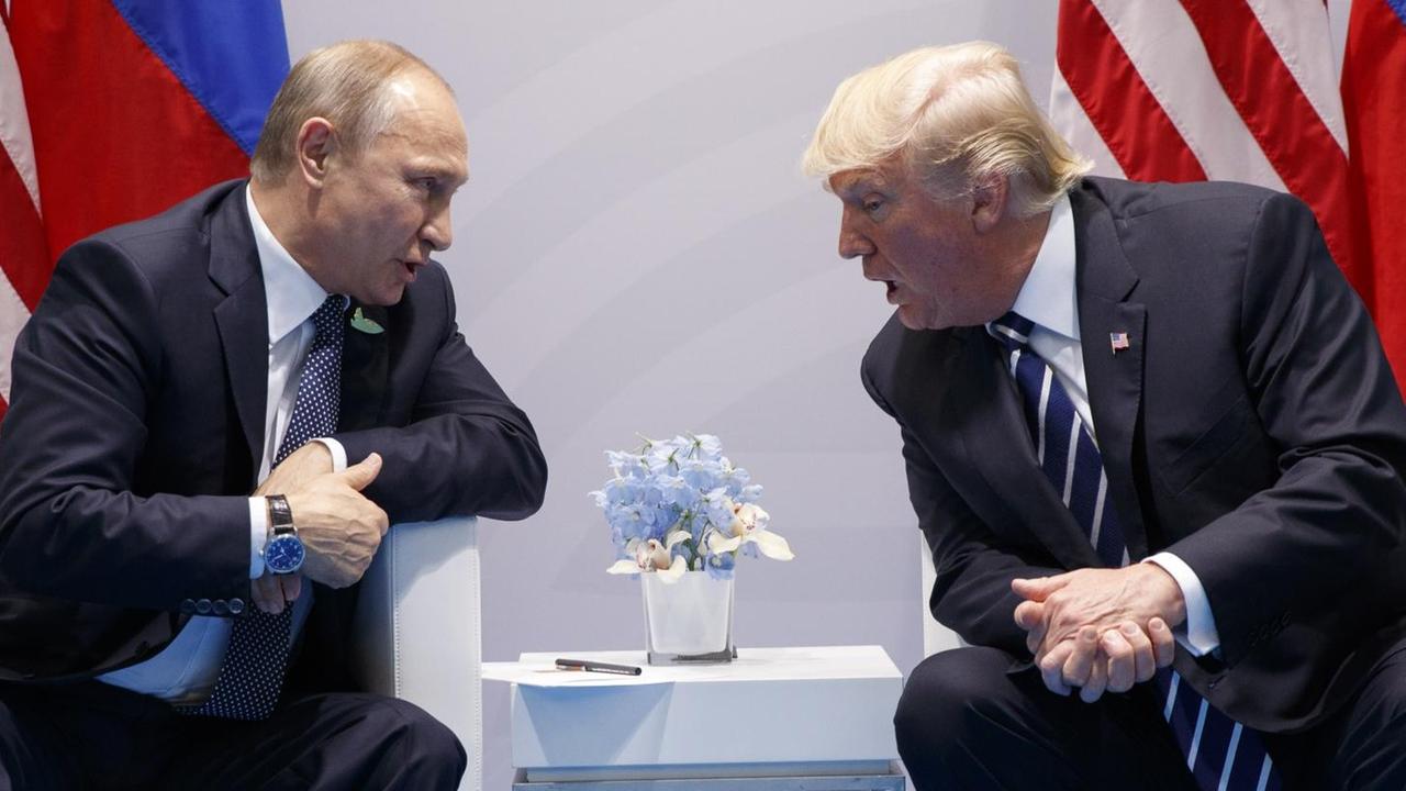 Das Bild zeigt den russischen Präsidenten Putin und US-Präsident Trump. Das Bild zeigt den russischen Präsidenten Putin und US-Präsident Trump.