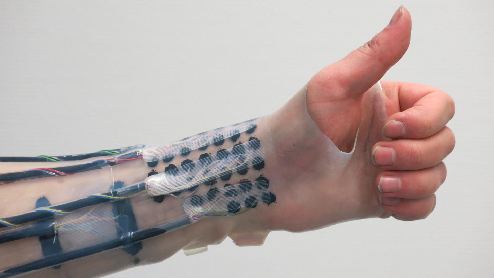 Die Neuroprothese geht in die zweite Generation: Hier der Prototyp in der Beta-Version Die Neuroprothese geht in die zweite Generation: Hier der Prototyp in der Beta-Version
