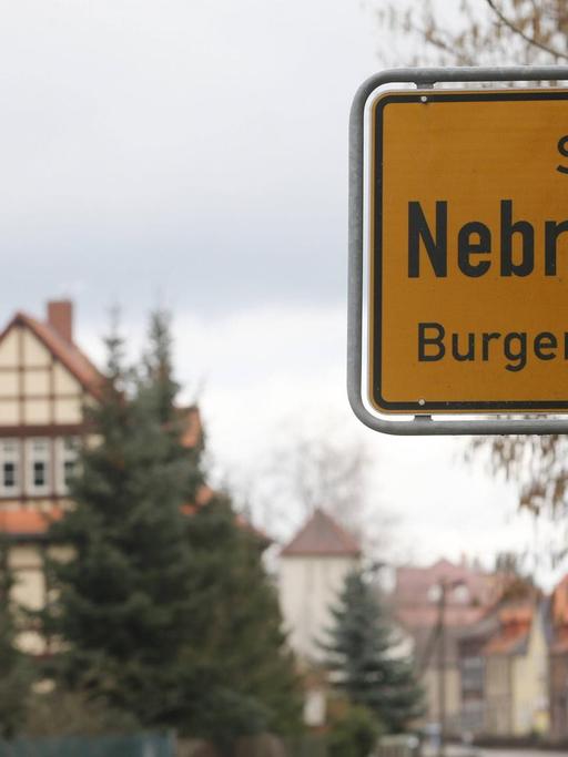 Das Ortsschild von Nebra in Sachsen-Anhalt.