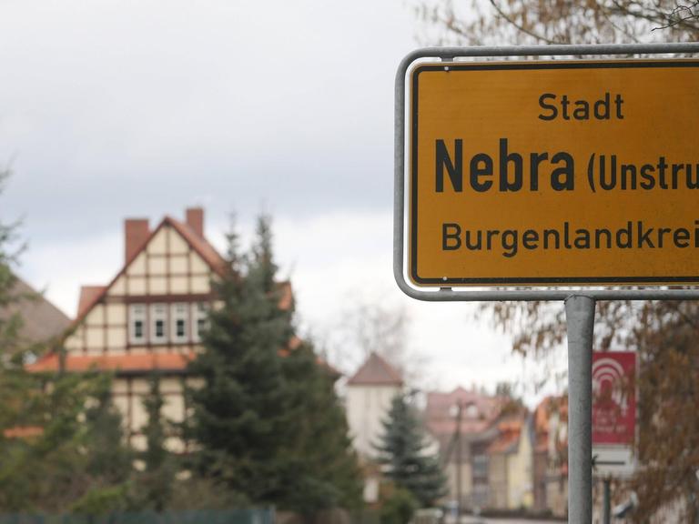 Das Ortsschild von Nebra in Sachsen-Anhalt.