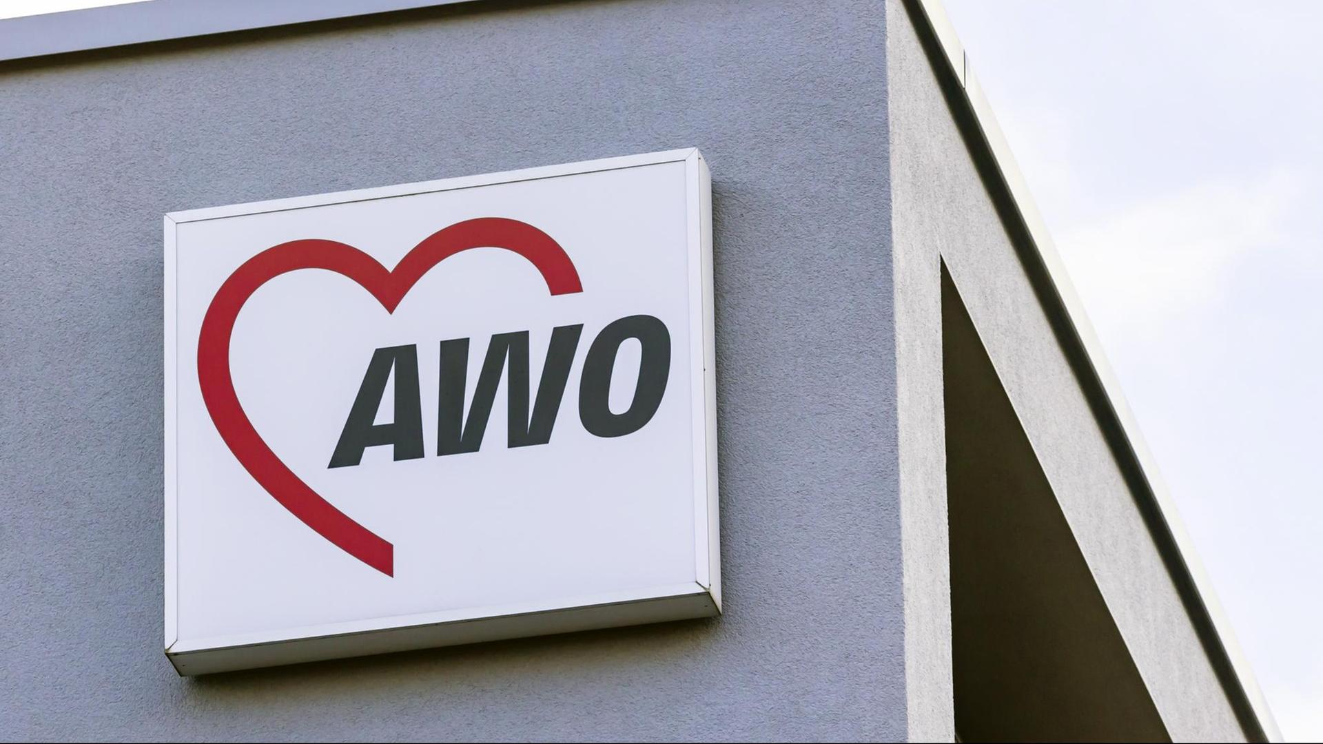 Das Logo der Arbeiterwohlfahrt an einer Pflegeeinrichtung in Stuttgart Das Logo der Arbeiterwohlfahrt an einer Pflegeeinrichtung in Stuttgart