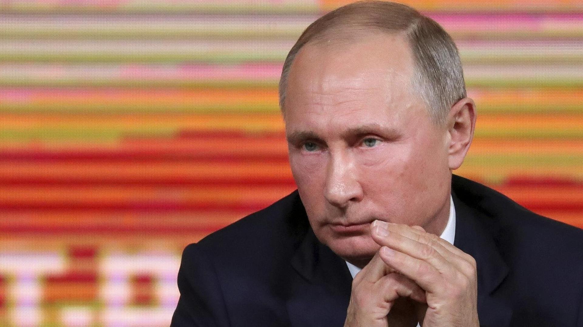 Russlands Präsident Putin auf der Jahrespressekonferenz Russlands Präsident Putin auf der Jahrespressekonferenz
