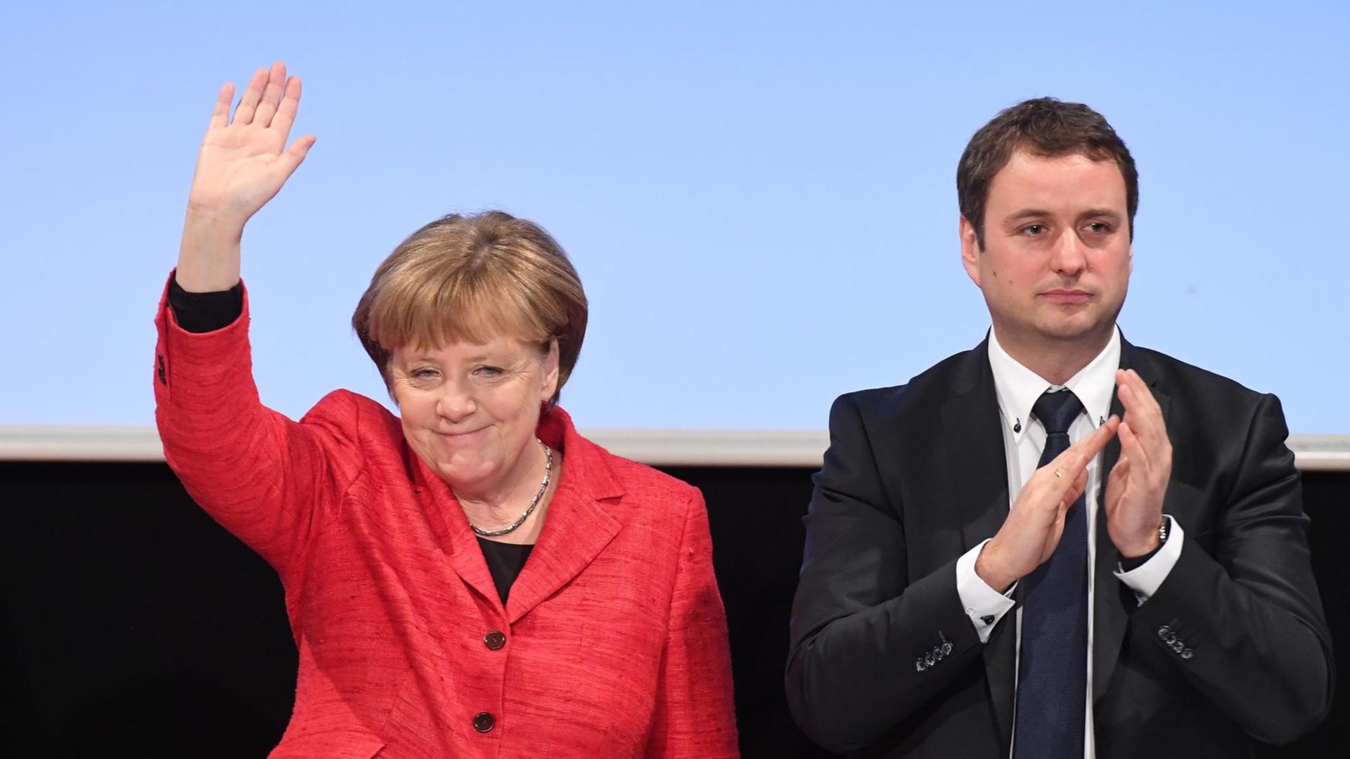 Bundeskanzlerin Angela Merkel und der mecklenburg-vorpommerische CDU-Fraktionschef Vincent Kokert Bundeskanzlerin Angela Merkel und der mecklenburg-vorpommerische CDU-Fraktionschef Vincent Kokert