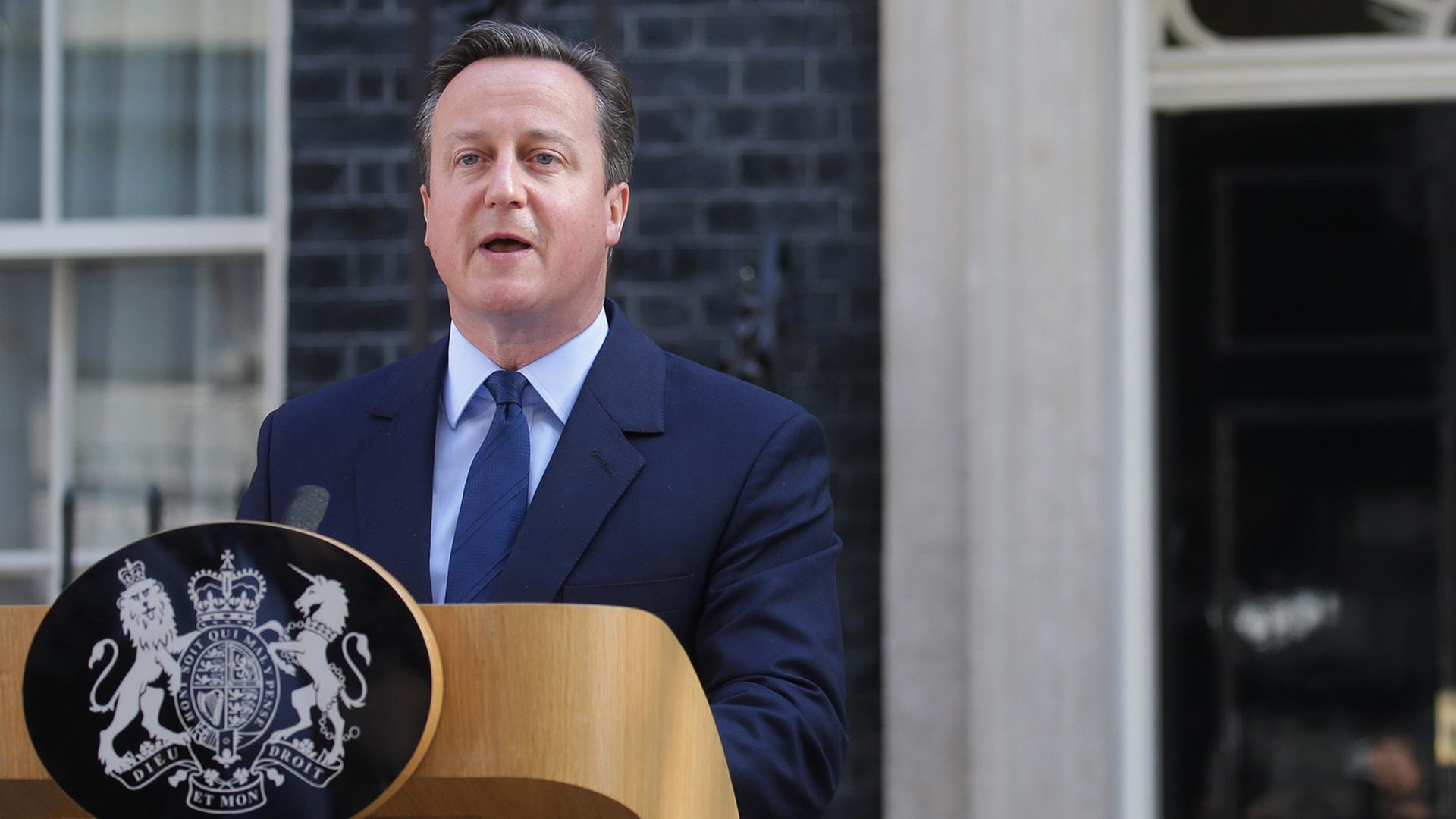 Der britische Premier David Cameron spricht vor Number 10 Downing Street am 24.06.2016 in London, Großbritannien, zu Journalisten. Die Briten hatten am Vortag in einem Referendum für den Austritt aus der EU gestimmt.