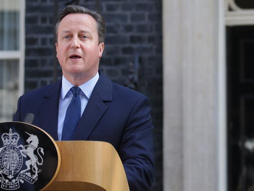 Der britische Premier David Cameron spricht vor Number 10 Downing Street am 24.06.2016 in London, Großbritannien, zu Journalisten. Die Briten hatten am Vortag in einem Referendum für den Austritt aus der EU gestimmt.