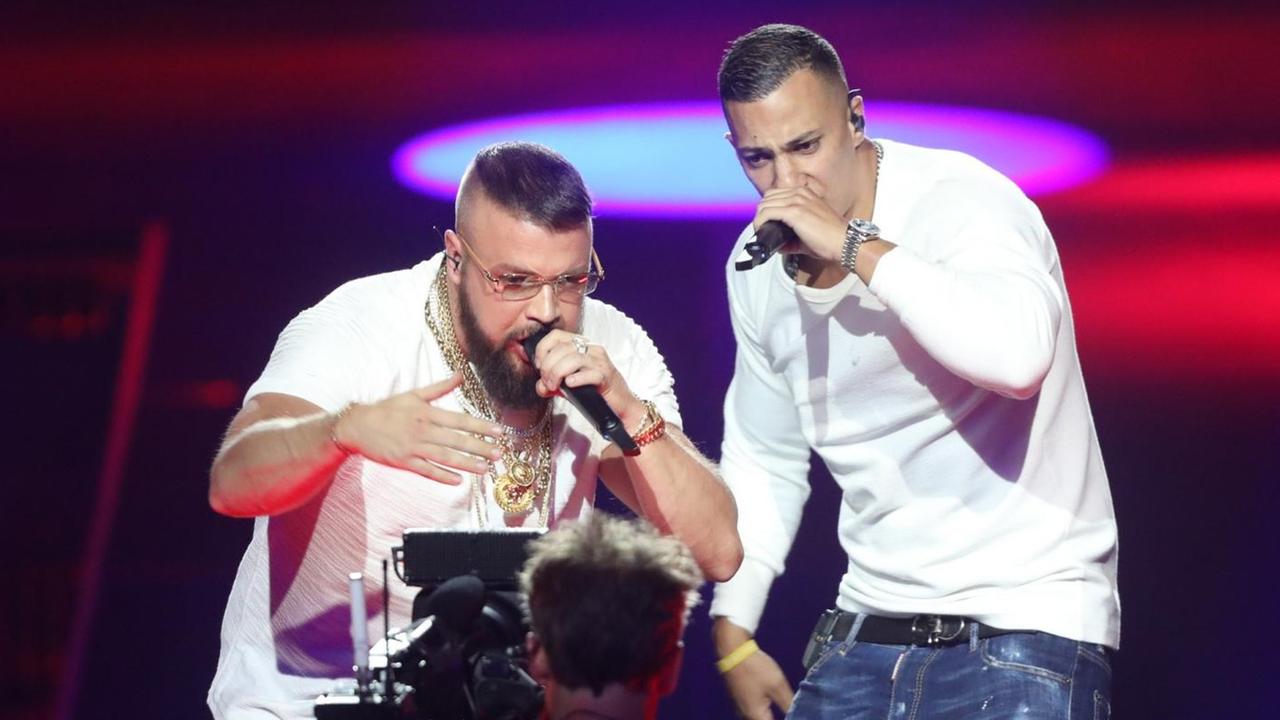 Die Rapper Kollegah (li.) und Farid Bang (re.) bei der Echo-Verleihung 2018 Die Rapper Kollegah (li.) und Farid Bang (re.) bei der Echo-Verleihung 2018