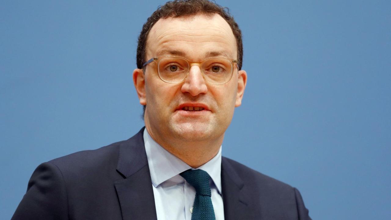 Berlin: Jens Spahn (CDU), Bundesminister für Gesundheit, nimmt an einer Pressekonferenz zur aktuellen Lage in der Corona-Pandemie teil. Berlin: Jens Spahn (CDU), Bundesminister für Gesundheit, nimmt an einer Pressekonferenz zur aktuellen Lage in der Corona-Pandemie teil.