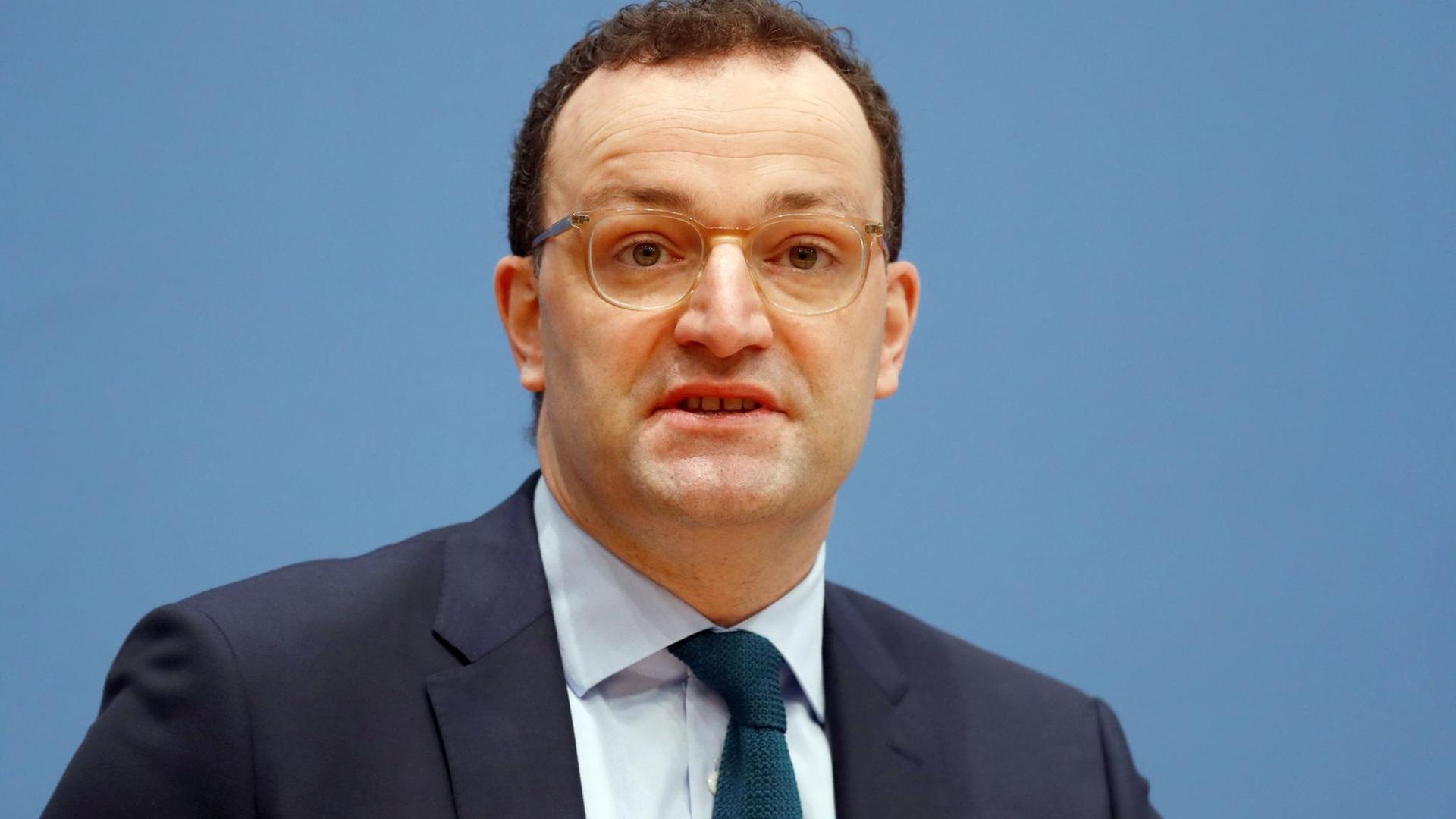 Berlin: Jens Spahn (CDU), Bundesminister für Gesundheit, nimmt an einer Pressekonferenz zur aktuellen Lage in der Corona-Pandemie teil. Berlin: Jens Spahn (CDU), Bundesminister für Gesundheit, nimmt an einer Pressekonferenz zur aktuellen Lage in der Corona-Pandemie teil.