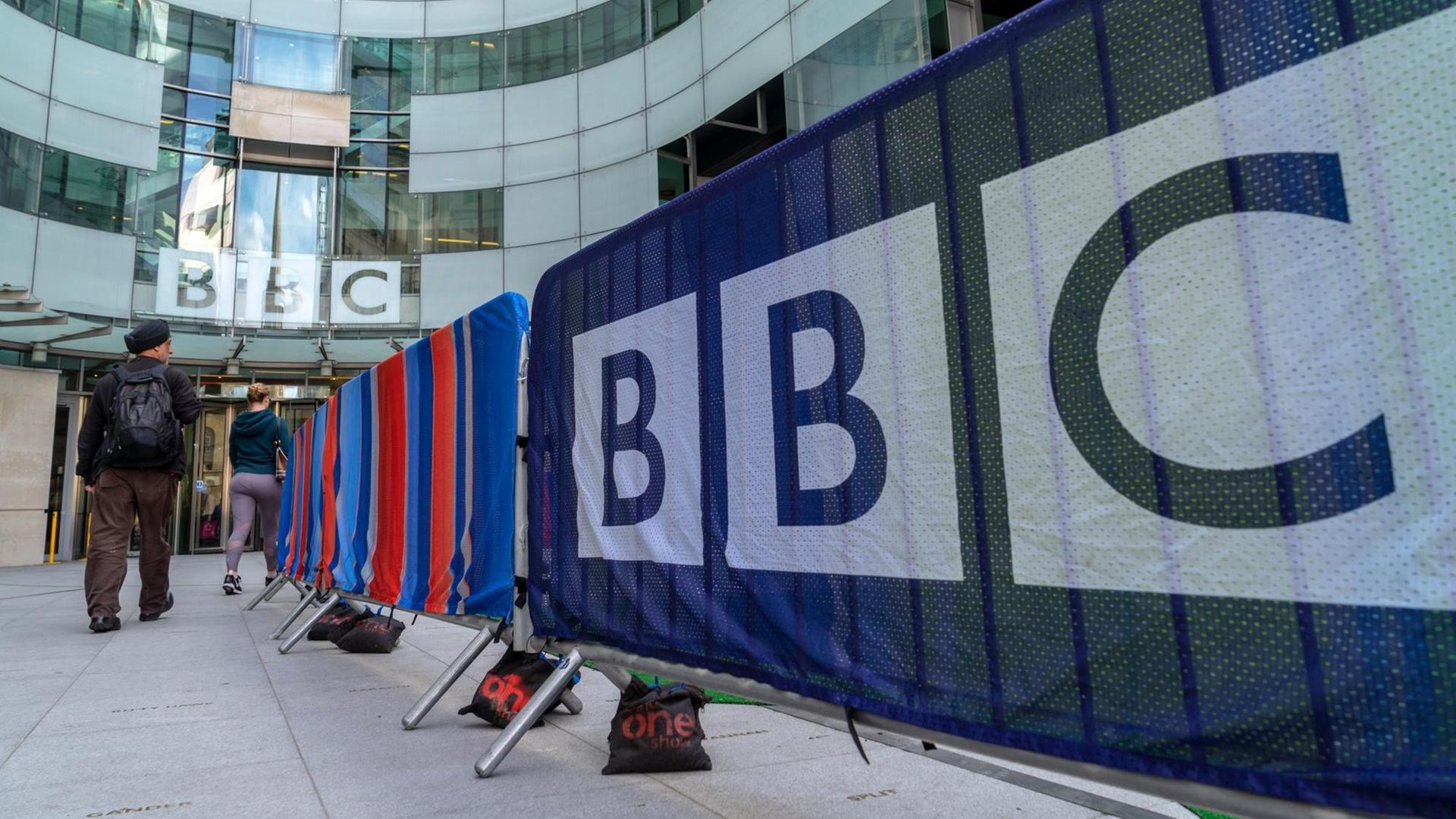 Das Broadcasting House in London ist seit 2013 der Hauptsitz der British Broadcasting Corporation (BBC) Das Broadcasting House in London ist seit 2013 der Hauptsitz der British Broadcasting Corporation (BBC)
