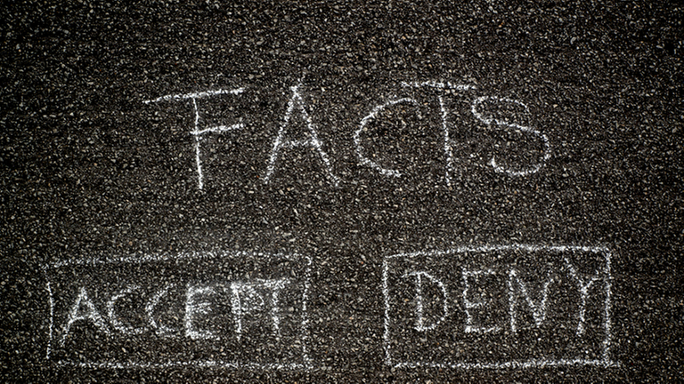 Mit Kreide auf den Boden gemalt: Facts accept deny. Mit Kreide auf den Boden gemalt: Facts accept deny.