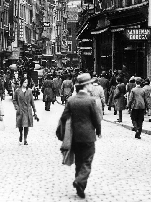 Die Kalverstraat in Amsterdam um 1933
