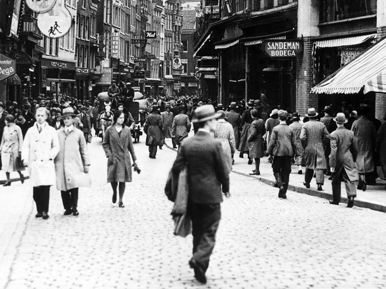 Die Kalverstraat in Amsterdam um 1933