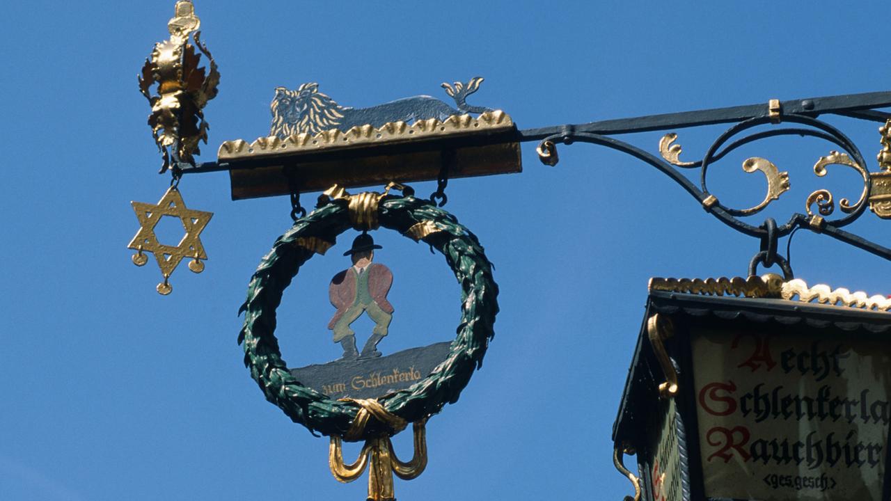 Der sechseckige Stern auf dem Schild des Wirtshauses ''Zum Schlenkerla'' in Bamberg Der sechseckige Stern auf dem Schild des Wirtshauses ''Zum Schlenkerla'' in Bamberg