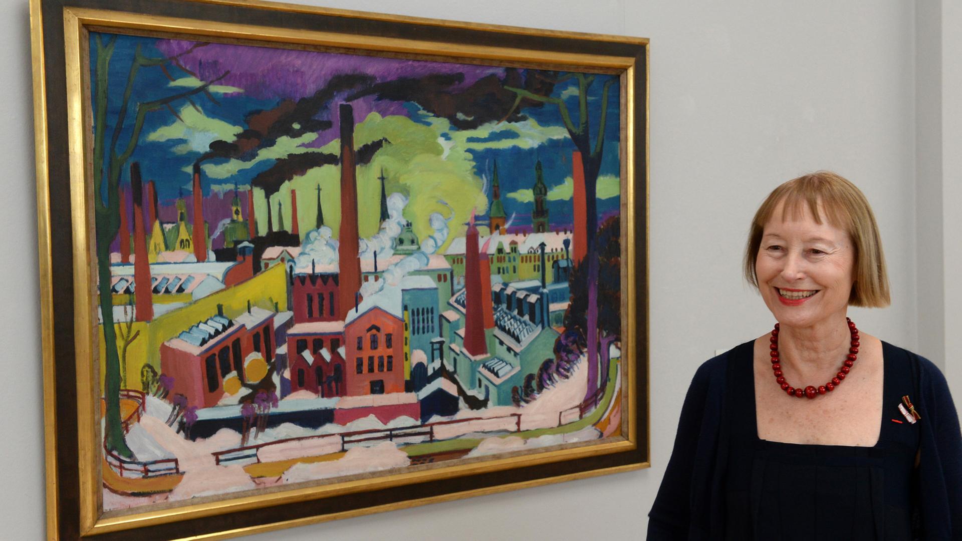 Die Direktorin der Kunstsammlungen in Chemnitz, Ingrid Mössinger, vor dem Gemälde "Chemnitzer Fabriken" des Expressionisten Ernst Ludwig Kirchner. Die Direktorin der Kunstsammlungen in Chemnitz, Ingrid Mössinger, vor dem Gemälde "Chemnitzer Fabriken" des Expressionisten Ernst Ludwig Kirchner.