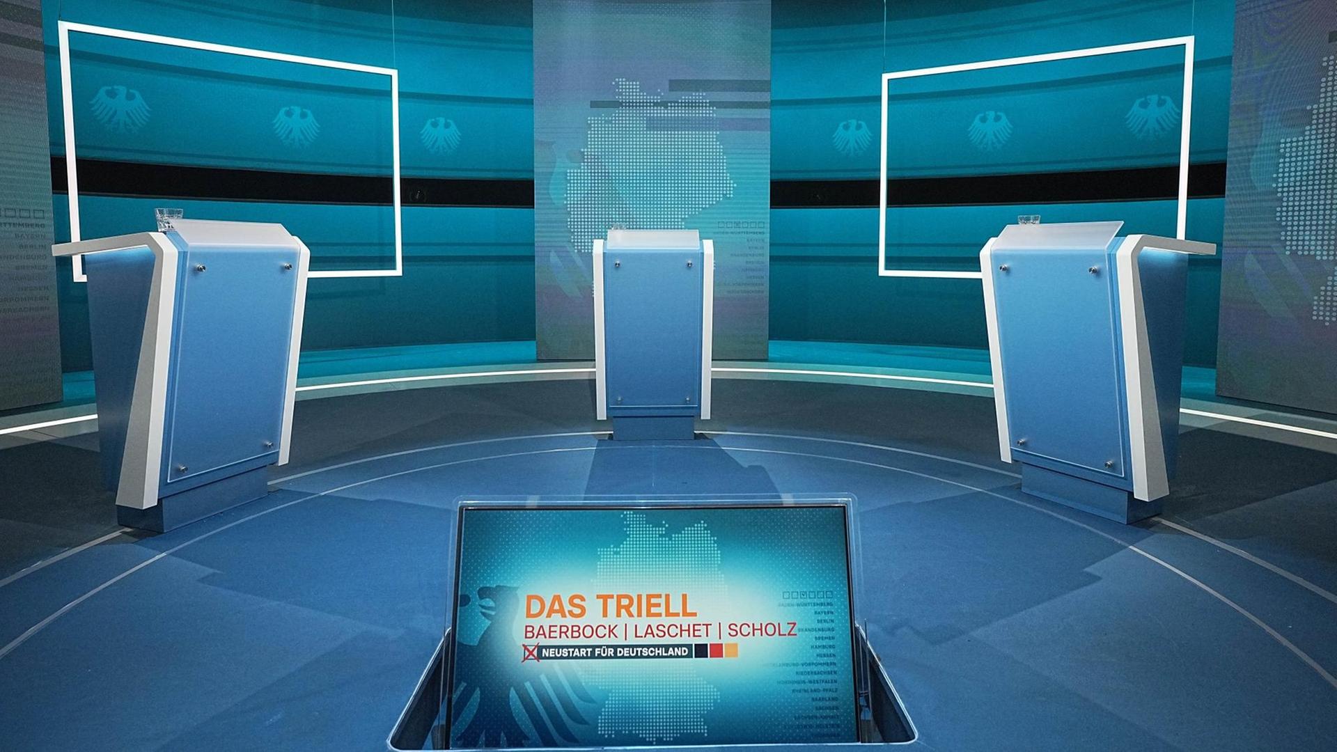 Das Fernseh-Studio in Berlin-Adlershof vor dem Wahl-Triell. Die Kanzlerkandidaten von Bündnis 90/Grüne, CDU und SPD, - Baerbock, Laschet, Scholz trafen in einer ersten TV Diskussion bei RTL und ntv aufeinander. Das Fernseh-Studio in Berlin-Adlershof vor dem Wahl-Triell. Die Kanzlerkandidaten von Bündnis 90/Grüne, CDU und SPD, - Baerbock, Laschet, Scholz trafen in einer ersten TV Diskussion bei RTL und ntv aufeinander.
