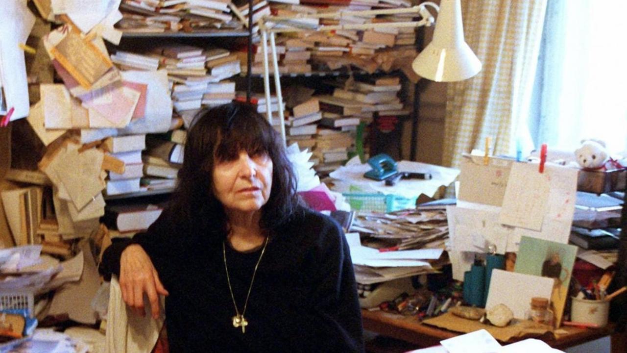 Die österreichische Schriftstellerin Friederike Mayröcker Die österreichische Schriftstellerin Friederike Mayröcker