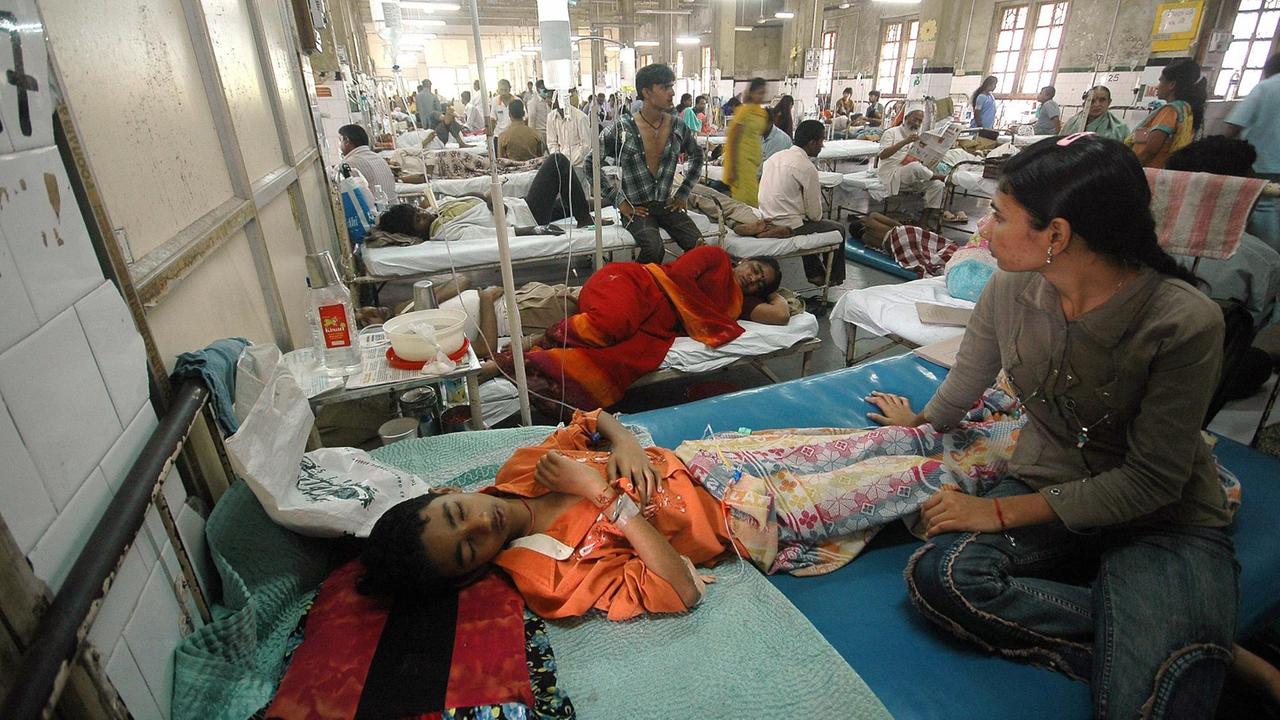 Patienten in dem indischen Edward-Memorial-Krankenhaus in Mumbai. Patienten in dem indischen Edward-Memorial-Krankenhaus in Mumbai.