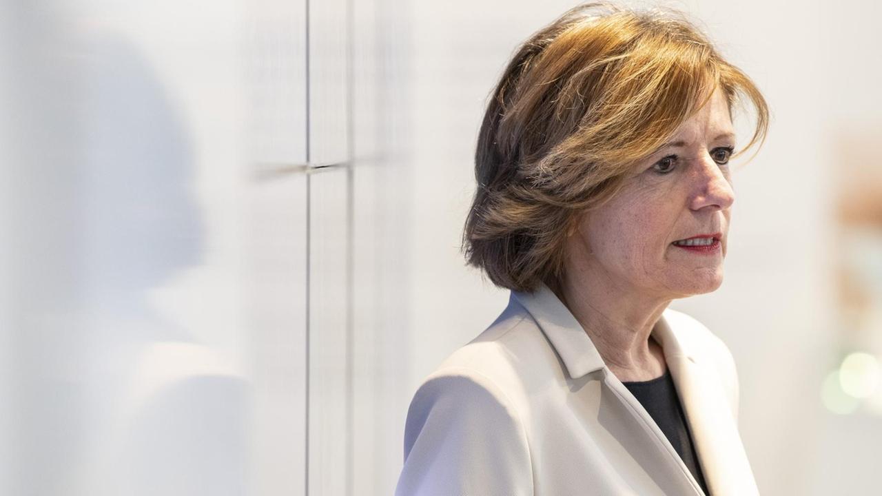 Malu Dreyer (SPD), Ministerpräsidentin von Rheinland-Pfalz, besucht ein Werk der Firma Schott in der Landeshauptstadt. In Rheinland-Pfalz wird am 14. März ein neuer Landtag gewählt. Malu Dreyer (SPD), Ministerpräsidentin von Rheinland-Pfalz, besucht ein Werk der Firma Schott in der Landeshauptstadt. In Rheinland-Pfalz wird am 14. März ein neuer Landtag gewählt.