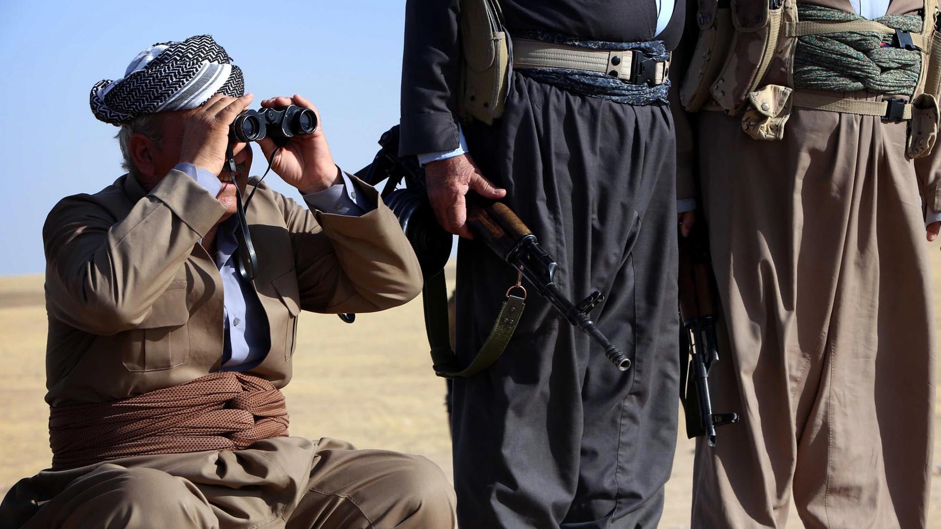 Irakische Kurden der Peschmerga-Milizen nahe der Front von Khazer, 40 Kilometer westlich von Arbil.