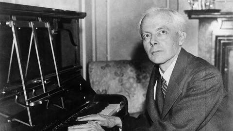 Der ungarische Komponist und Pianist Béla Bartók, aufgenommen in New York am Klavier in einer undatierten Aufnahme.