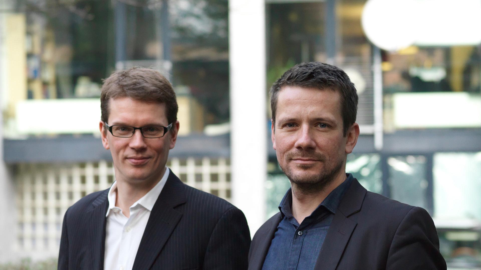 Die Hamburger Journalisten Denis Dilba (li.) und Georg Dahm Die Hamburger Journalisten Denis Dilba (li.) und Georg Dahm