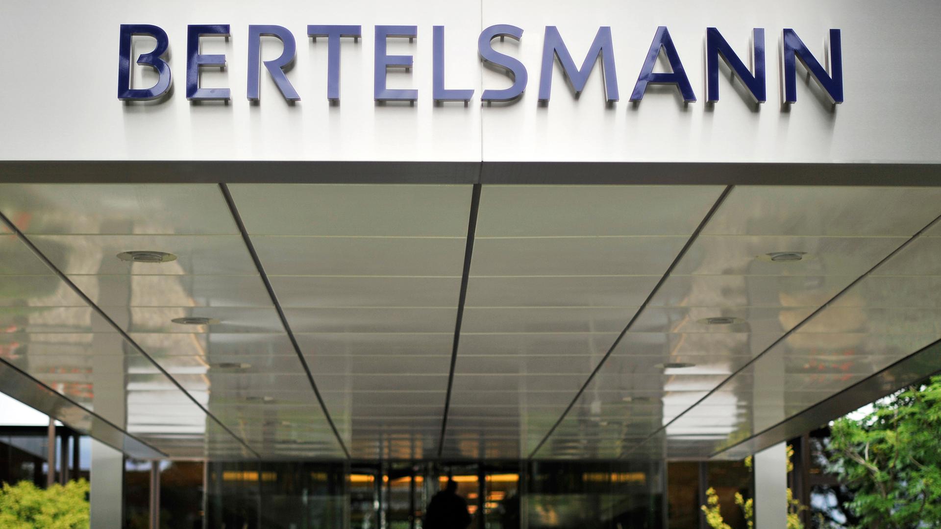 Der Eingang zur Konzernzentrale der Bertelsmann AG in Gütersloh