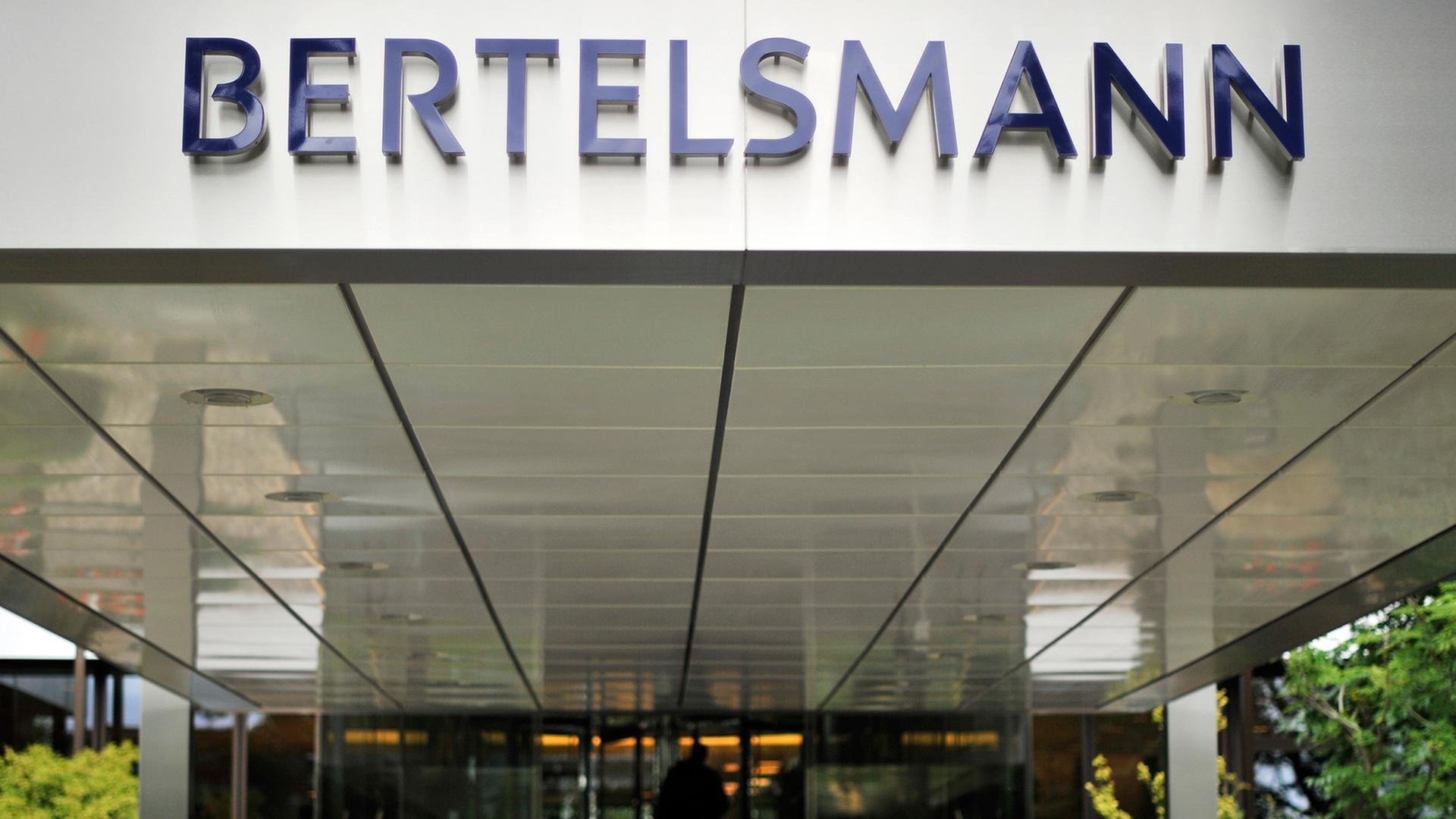 Der Eingang zur Konzernzentrale der Bertelsmann AG in Gütersloh Der Eingang zur Konzernzentrale der Bertelsmann AG in Gütersloh