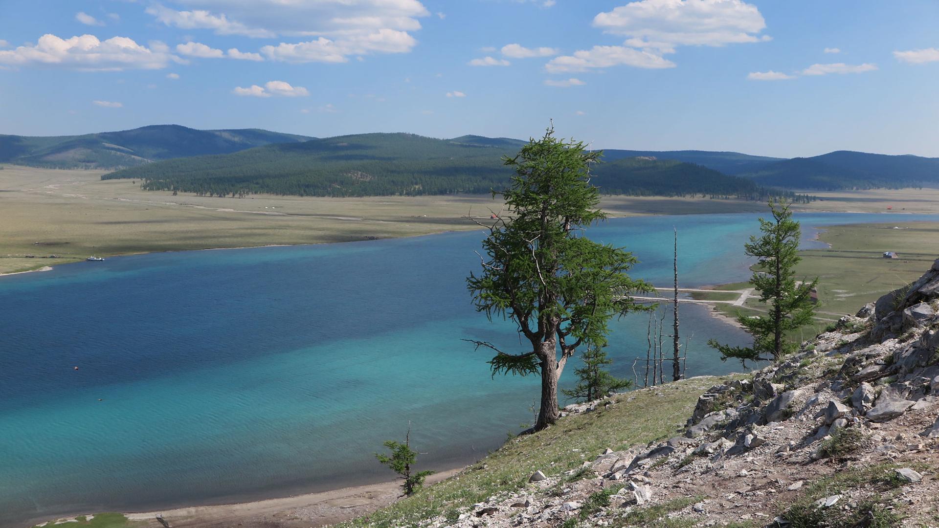 Blick auf den Hovsgol-See in der nördlichen Mongolei. Blick auf den Hovsgol-See in der nördlichen Mongolei.