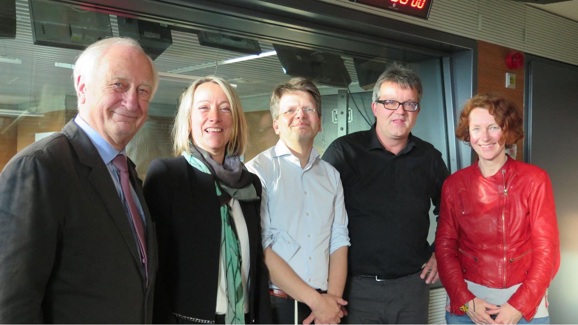 Cerstin Gammelin, "Süddeutsche Zeitung"; Ulrike Guérot, European Democracy Lab; Christoph Möllers, Verfassungsrechtler, Humboldt-Universität zu Berlin; Heinrich Winkler, Historiker, Humboldt-Universität zu Berlin, Volker Finthammer, Deutschlandradio Cerstin Gammelin, "Süddeutsche Zeitung"; Ulrike Guérot, European Democracy Lab; Christoph Möllers, Verfassungsrechtler, Humboldt-Universität zu Berlin; Heinrich Winkler, Historiker, Humboldt-Universität zu Berlin, Volker Finthammer, Deutschlandradio