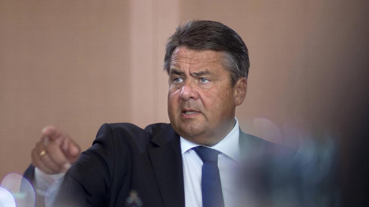 Vize-Kanzler Sigmar Gabriel (SPD), hier bei einer Kabinettssitzung im Berliner Kanzleramt am 03.08.2016 Vize-Kanzler Sigmar Gabriel (SPD), hier bei einer Kabinettssitzung im Berliner Kanzleramt am 03.08.2016