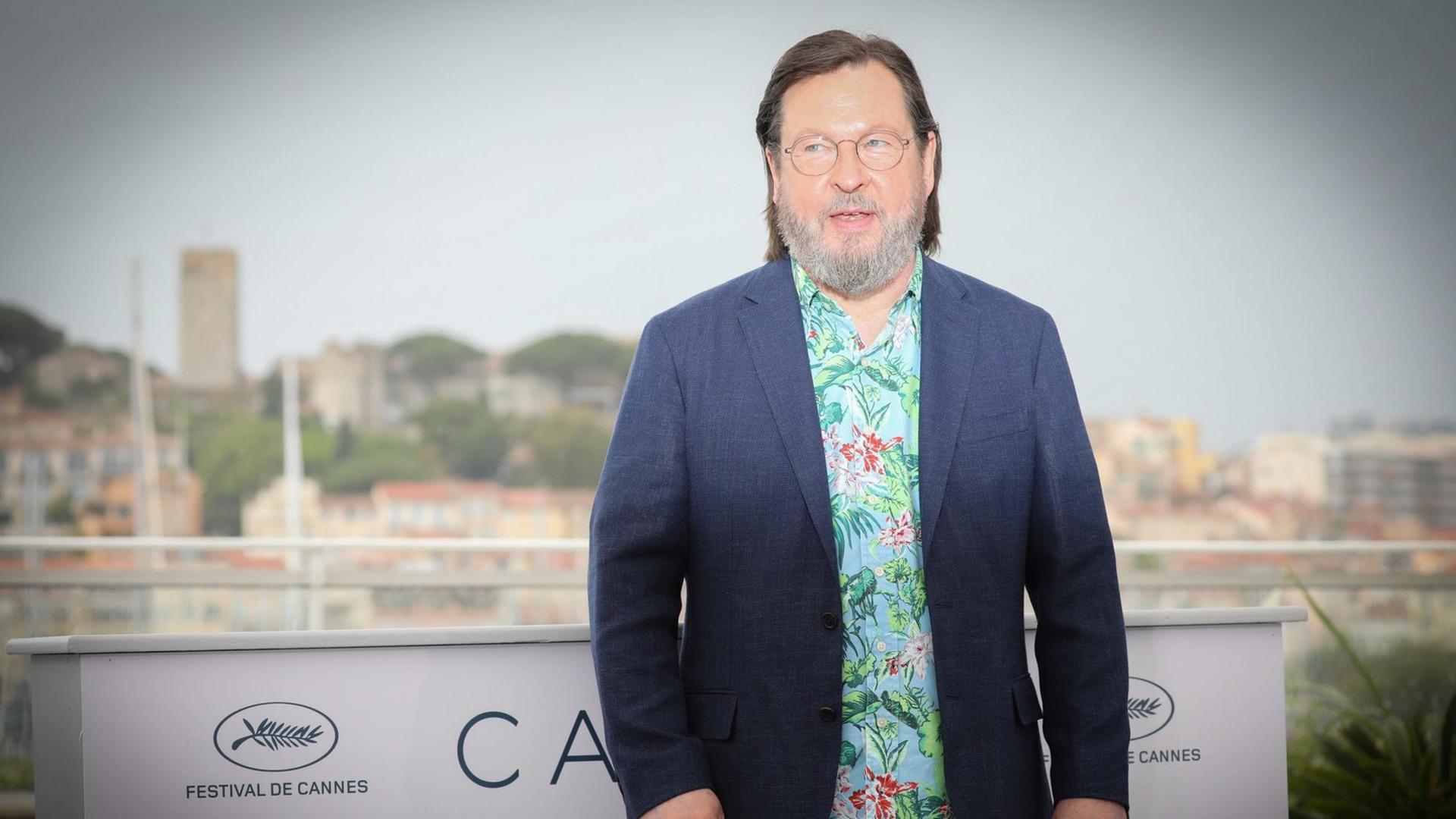 Lars von Trier posiert in Cannes Lars von Trier posiert in Cannes