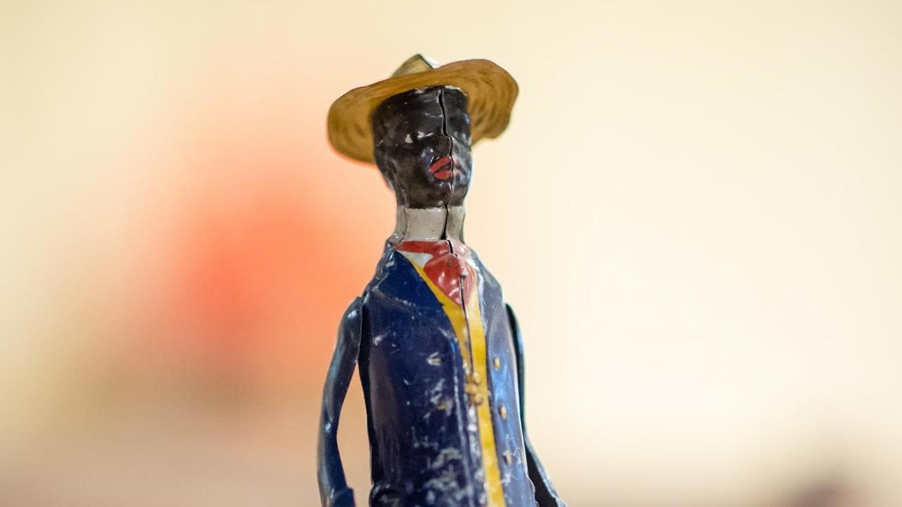 Eine Tanzfigur zum Aufziehen, der "Alabama Coon Jigger" von 1912, aus dem Spielzeugmuseum in Nürnberg. Eine Tanzfigur zum Aufziehen, der "Alabama Coon Jigger" von 1912, aus dem Spielzeugmuseum in Nürnberg.