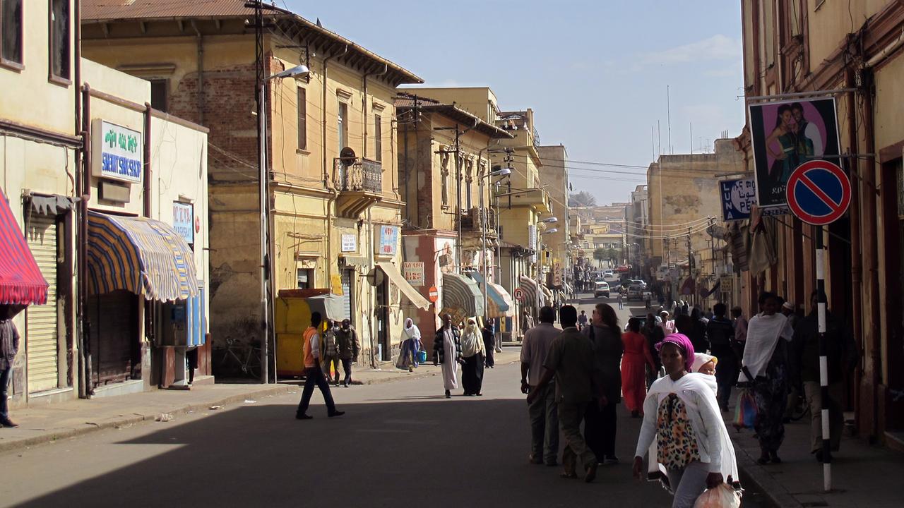 Straße in Asmara, der Hauptstadt Eritreas Straße in Asmara, der Hauptstadt Eritreas