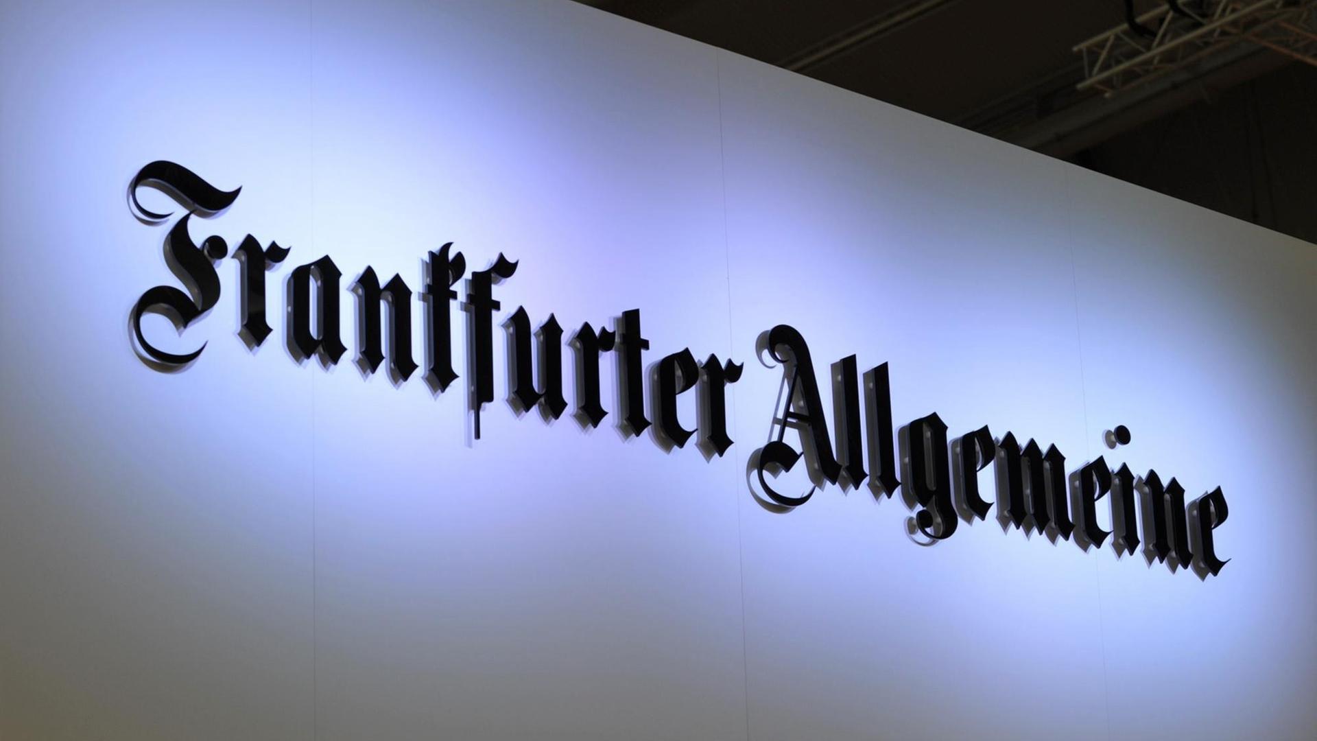 Der Schriftzug der Frankfurter Allgemeinen Zeitung an einer Hauswand. Der Schriftzug der Frankfurter Allgemeinen Zeitung an einer Hauswand.