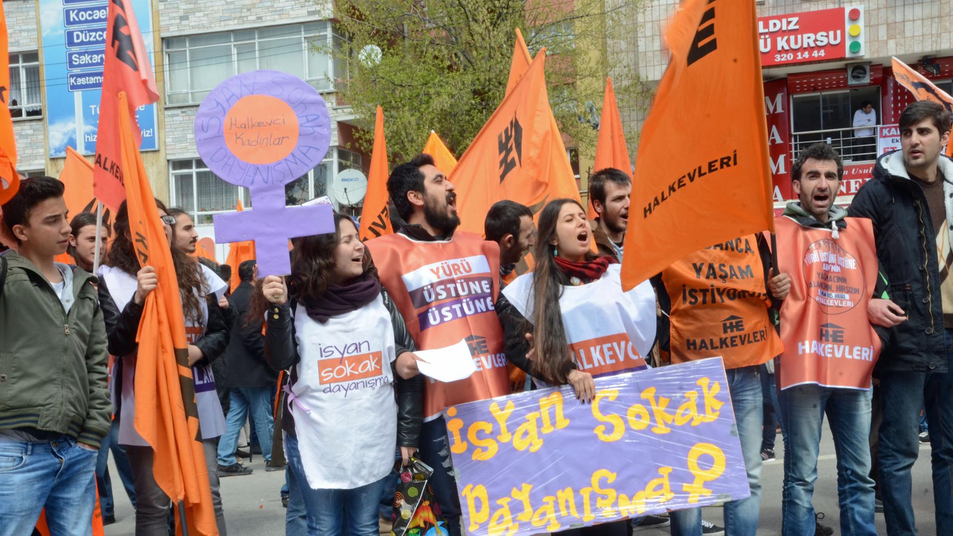 Eine Demonstration gegen Gewalt an Frauen in Ankara.