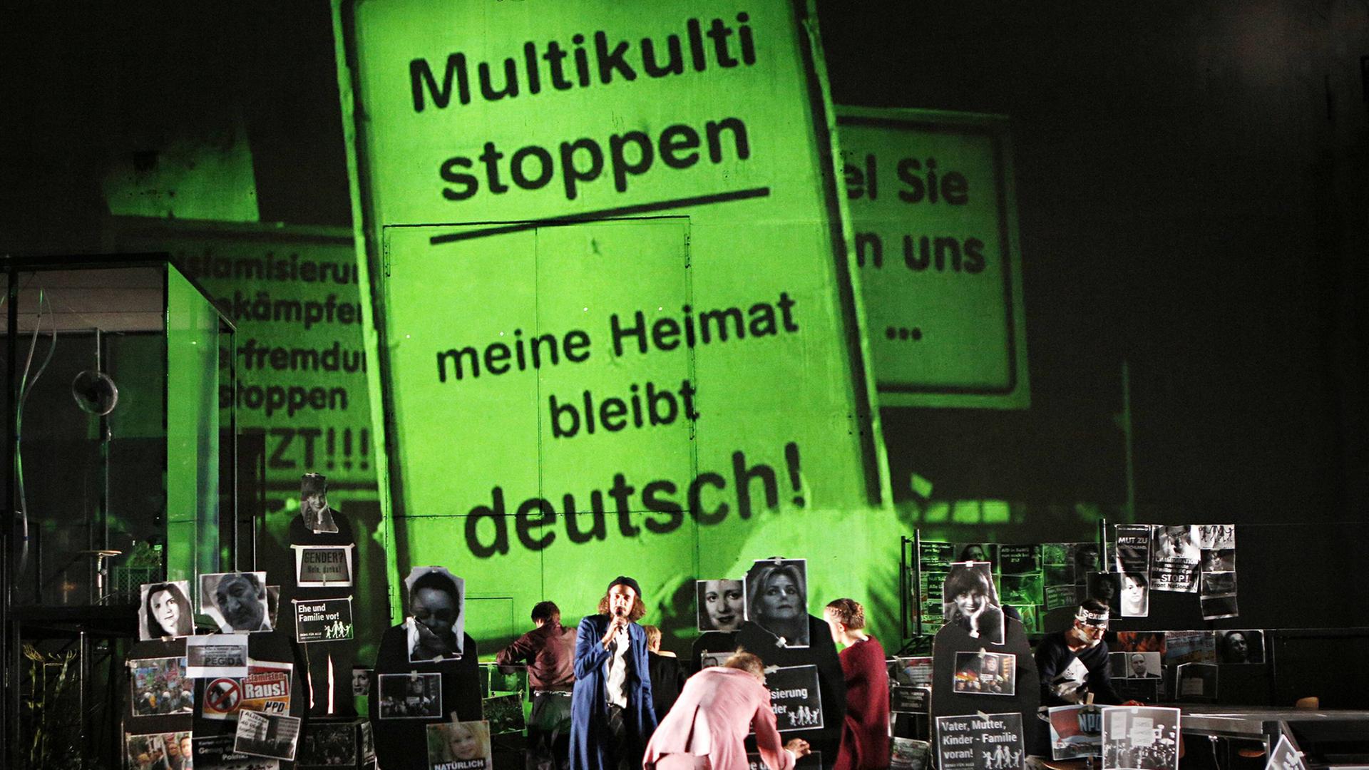 Szene aus "Fear" an der Berliner Schaubühne