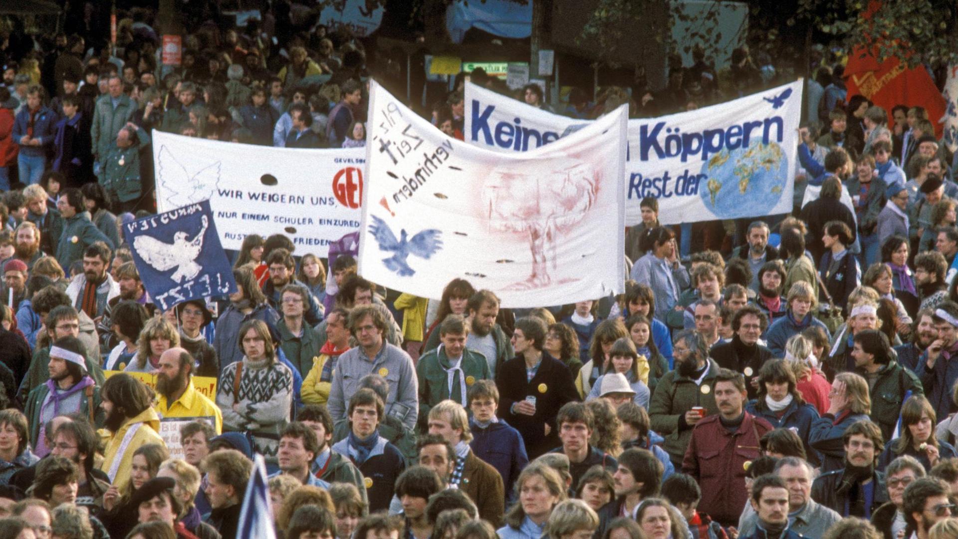 Friedensdemo in Bonn im Jahr 1981 Friedensdemo in Bonn im Jahr 1981