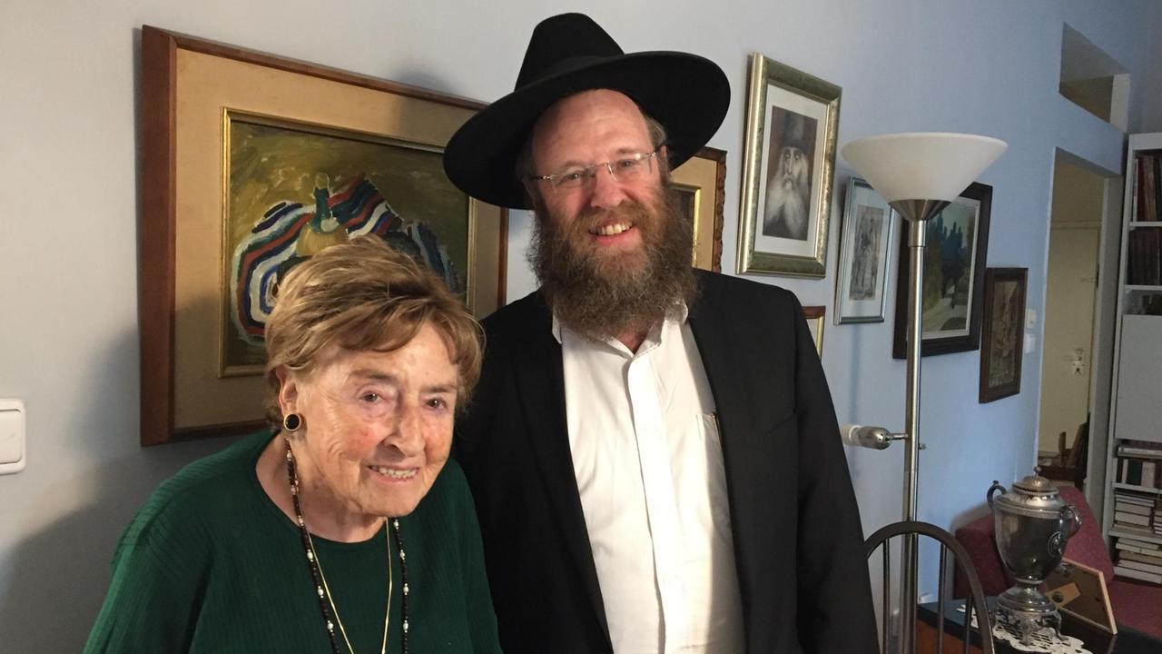 Ultraorthodoxer Jude Zev Cychowicz mit seiner Mutter