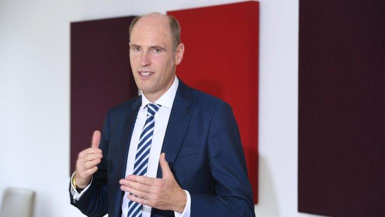 Peter André Alt ist seit August 2018 neuer Präsident der Hochschulrektorenkonferenz (HRK) Peter André Alt ist seit August 2018 neuer Präsident der Hochschulrektorenkonferenz (HRK)