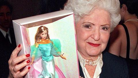 Die US-Unternehmerin Ruth Handler, Erfinderin der Barbie-Puppe, in einer Aufnahme von 1999