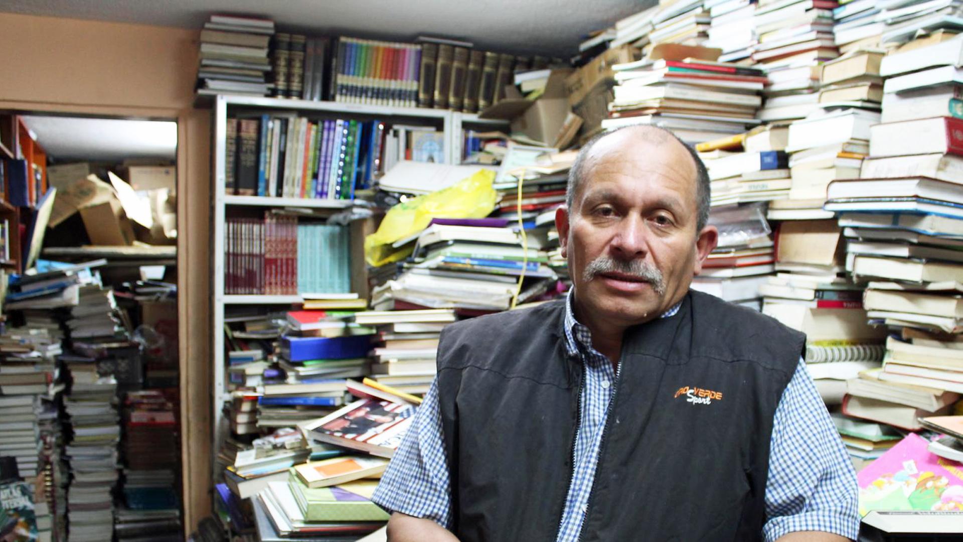 José Alberto Gutiérrez in seinem Haus im Süden von Bogotá José Alberto Gutiérrez in seinem Haus im Süden von Bogotá
