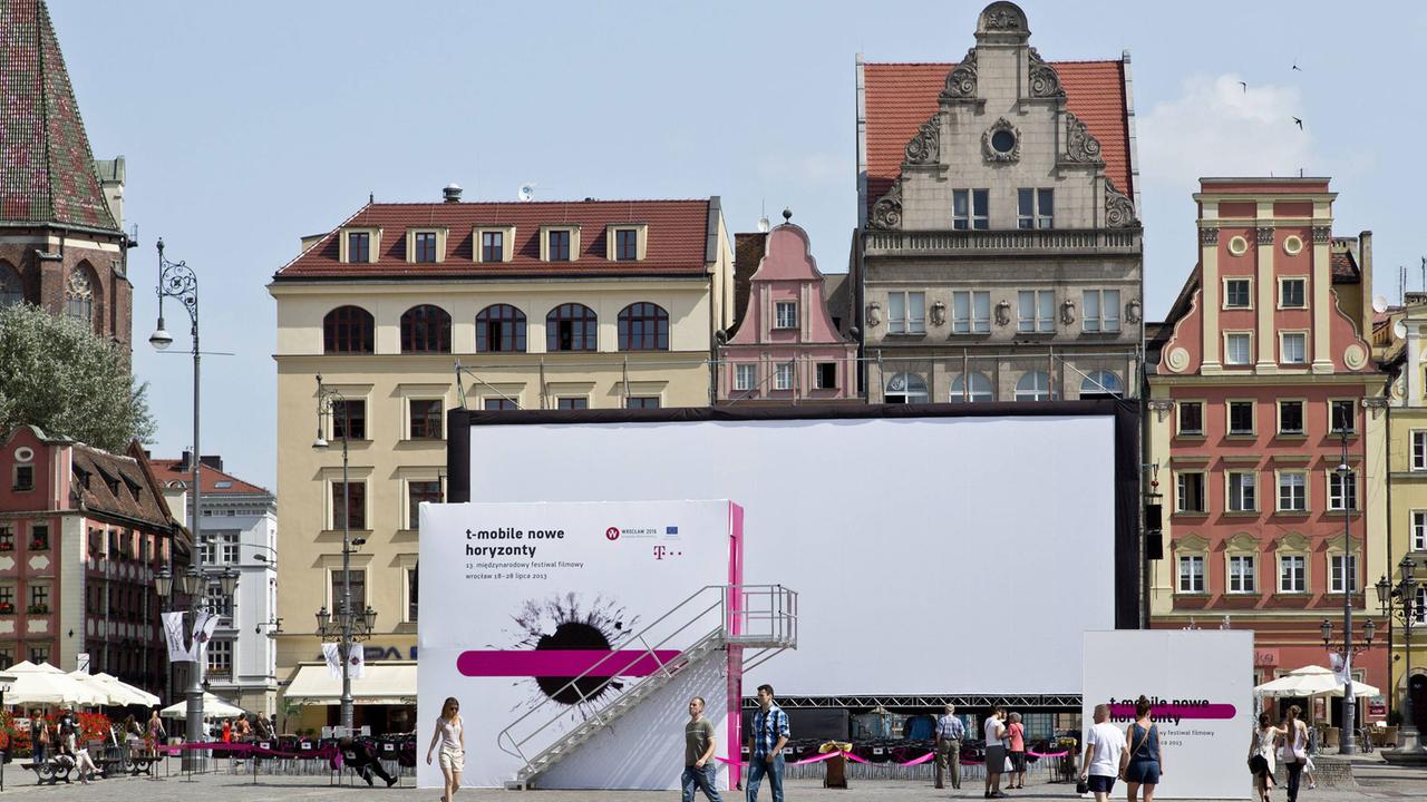 Das Neue Horizonte Festival ist auch in der Innenstadt von Breslau. Das Neue Horizonte Festival ist auch in der Innenstadt von Breslau.